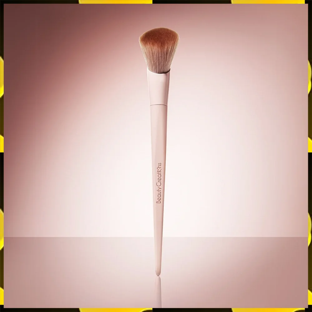 BROCHA PARA POLVO PRETTY PRESSED - BEAUTY CREATIONS